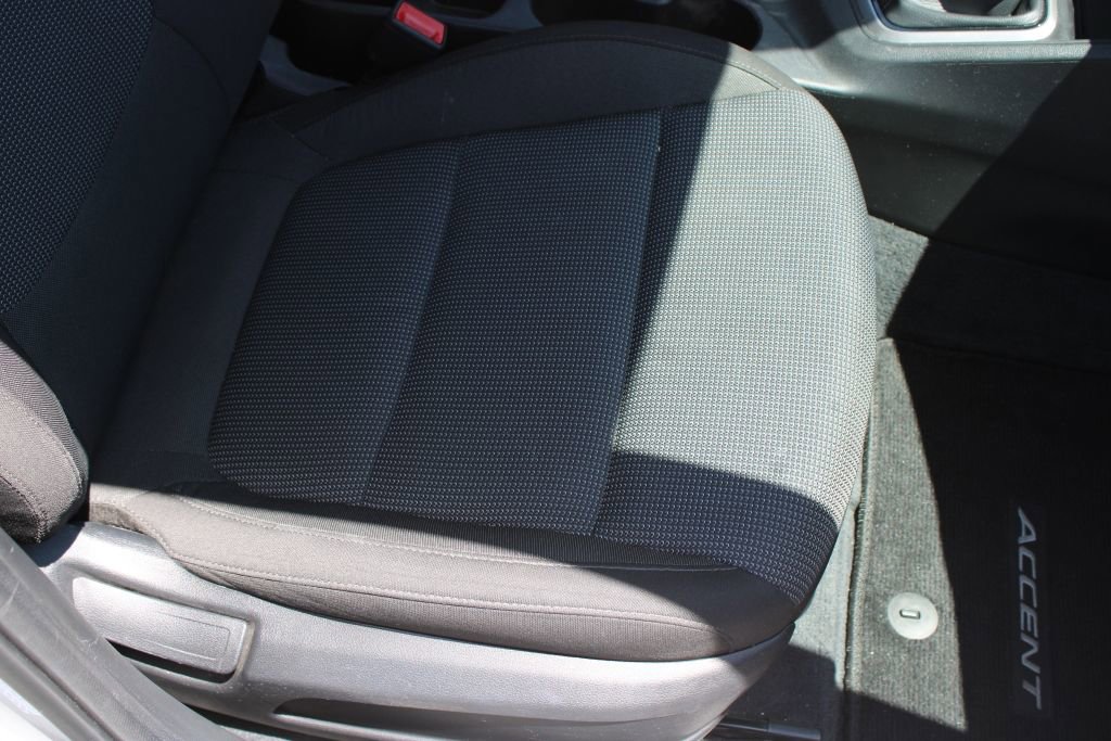 Used 2022 Hyundai Accent SE FWD image 12