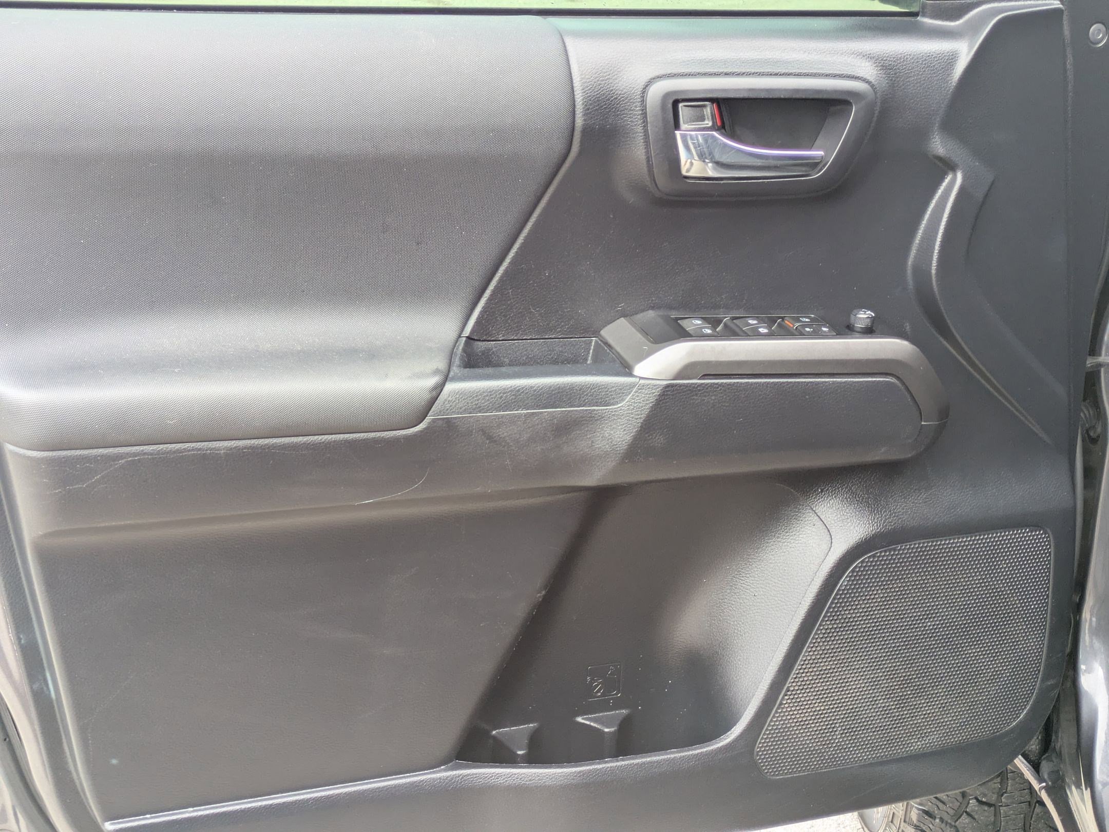 Used 2021 Toyota Tacoma TRD Off-Road image 11