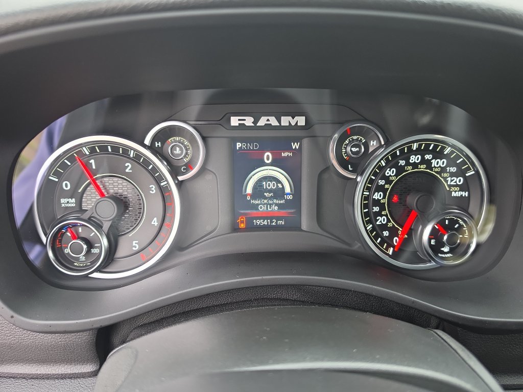 Used 2024 RAM 3500 Tradesman w/ Chrome Appearance Group AWD/4WD image 17