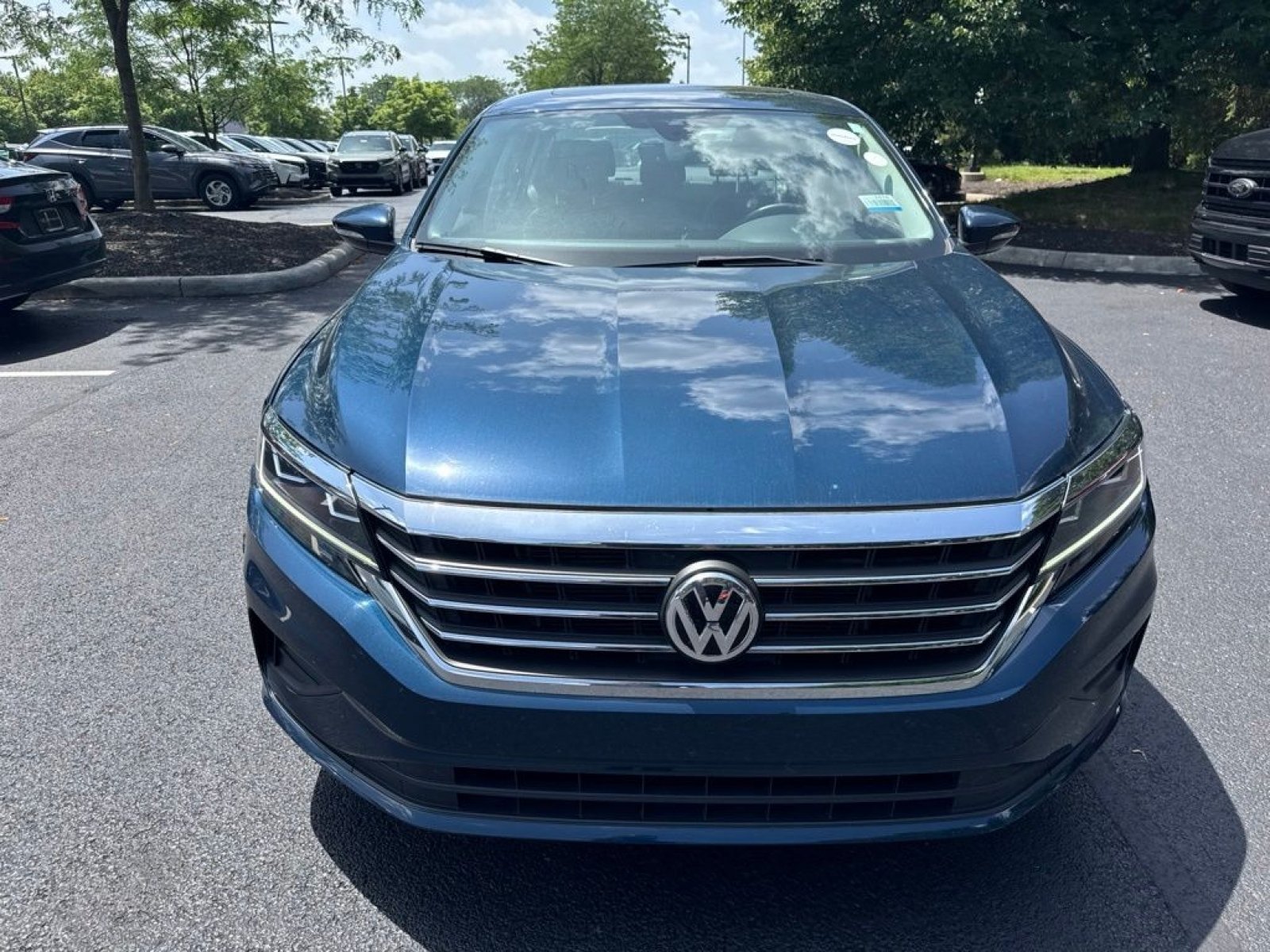 Used 2021 Volkswagen Passat 2.0T SE FWD image 2