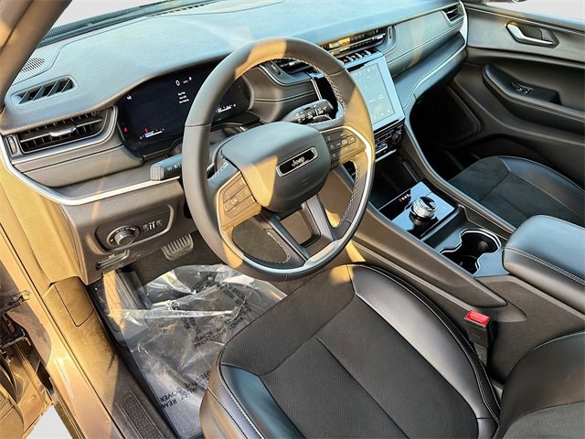 Used 2024 Jeep Grand Cherokee L Altitude image 27