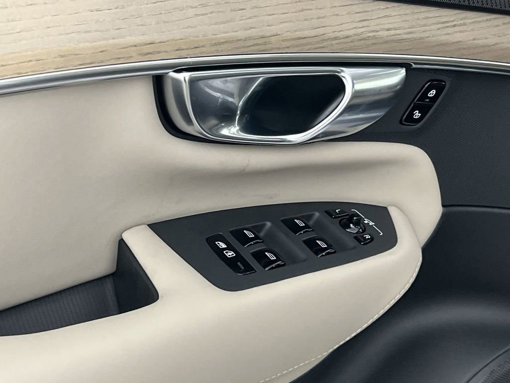 New 2026 Volvo XC90 B6 Plus w/ Protection Package Premier image 13