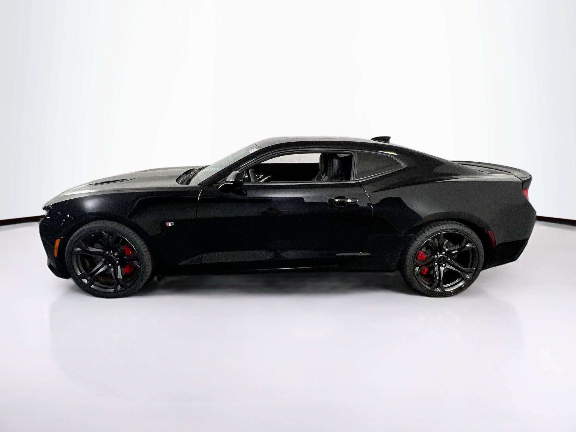 Used 2018 Chevrolet Camaro SS RWD image 8