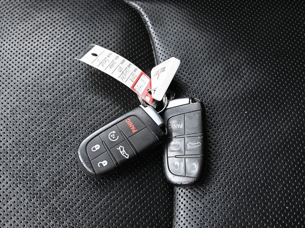 Used 2019 Chrysler 300 Limited image 30