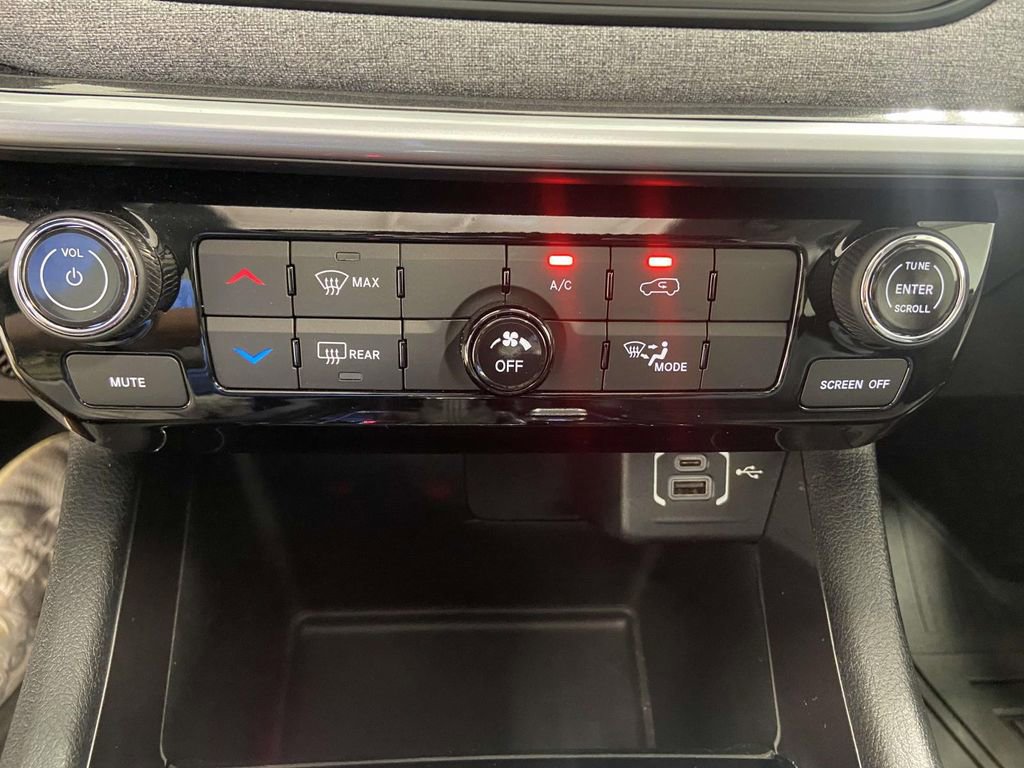 Used 2022 Jeep Compass Latitude w/ Sun and Sound Group image 16