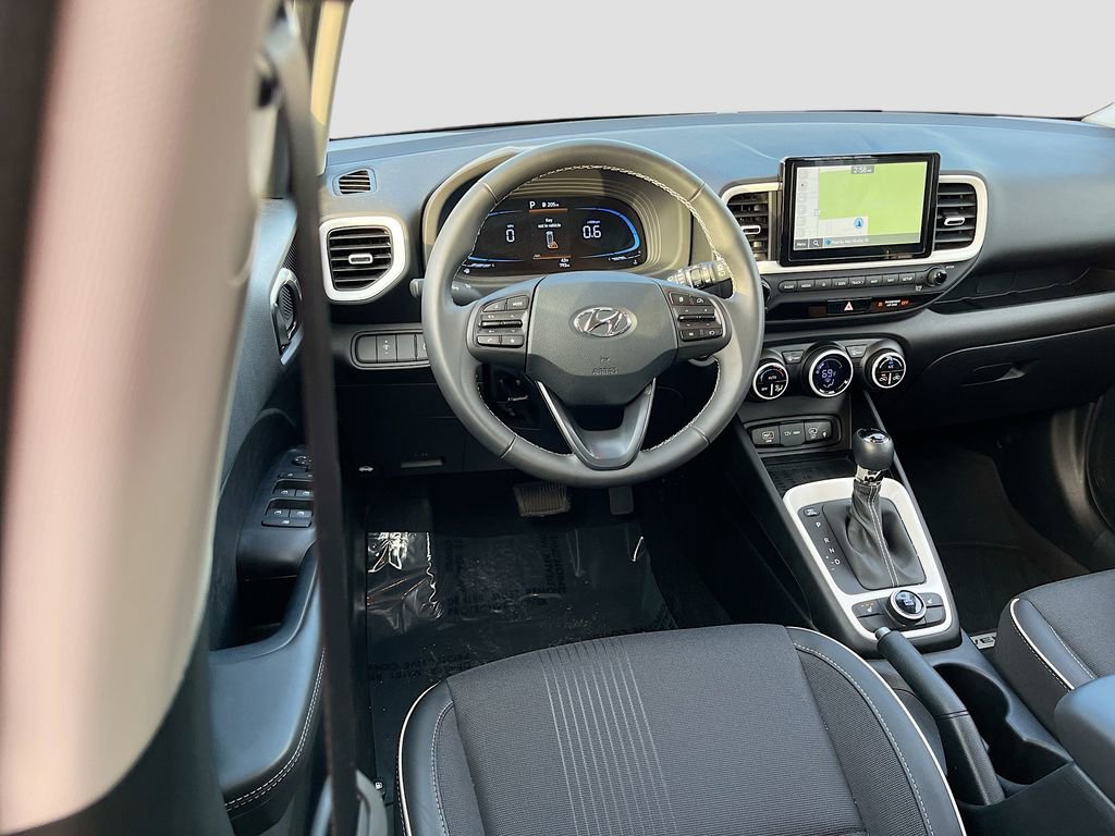 Used 2025 Hyundai Venue Limited image 23