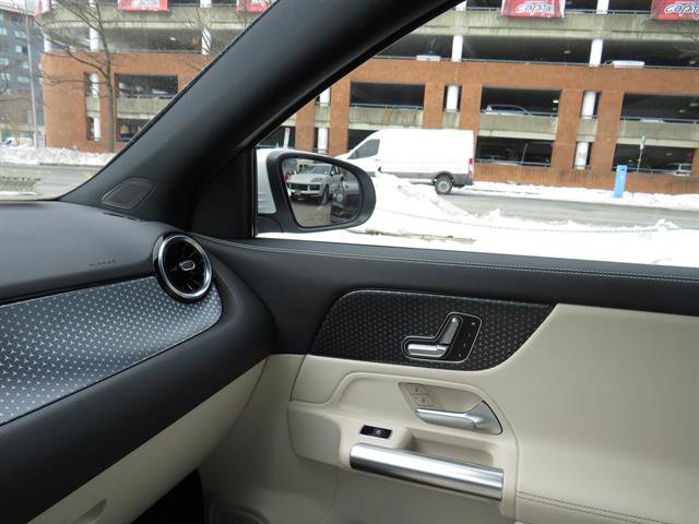 Used 2025 Mercedes-Benz GLA 250 4MATIC image 16