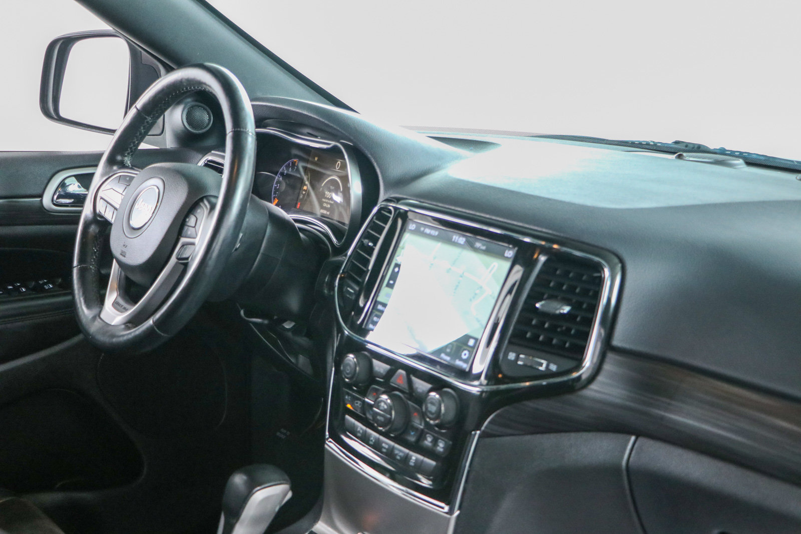 Used 2021 Jeep Grand Cherokee Laredo X AWD/4WD image 26