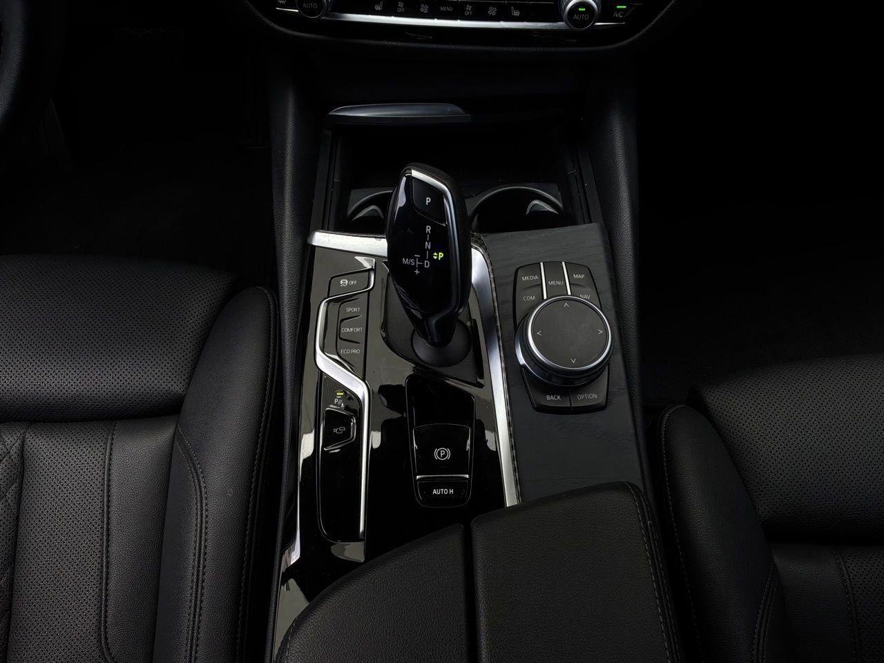 Used 2021 BMW 530i w/ Premium Package RWD image 16
