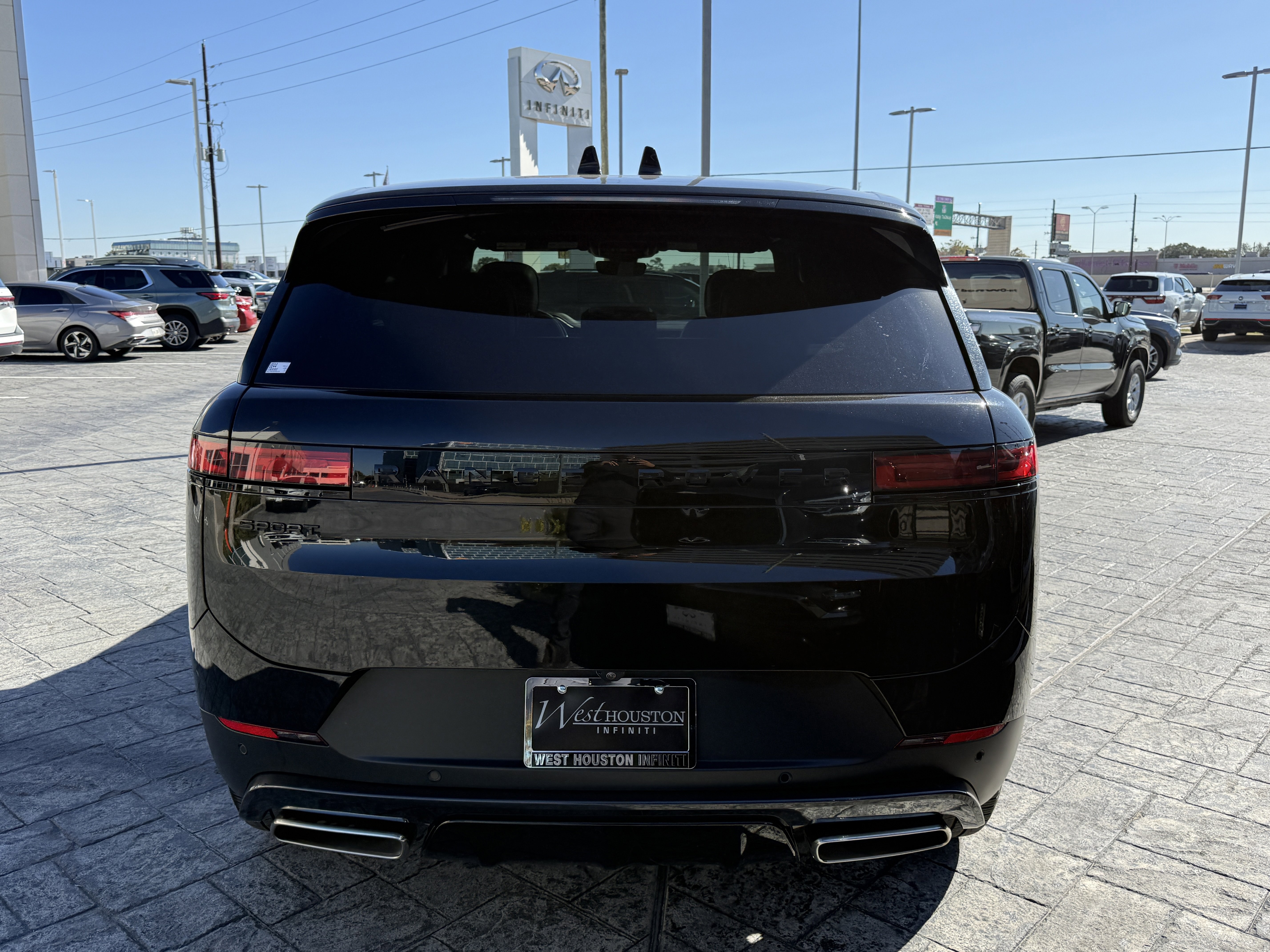 Used 2025 Land Rover Range Rover Sport SE image 6