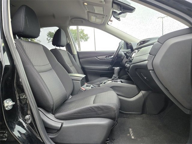 Used 2020 Nissan Rogue SV image 18