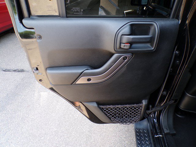 Used 2018 Jeep Wrangler Unlimited Sahara w/ Dual Top Group AWD/4WD image 18