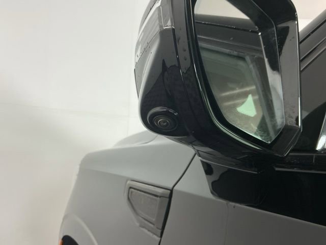 Used 2021 GMC Yukon XL Denali image 9