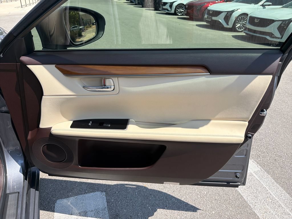 Used 2016 Lexus ES 300h w/ Luxury Package w/Wood Trim FWD image 38