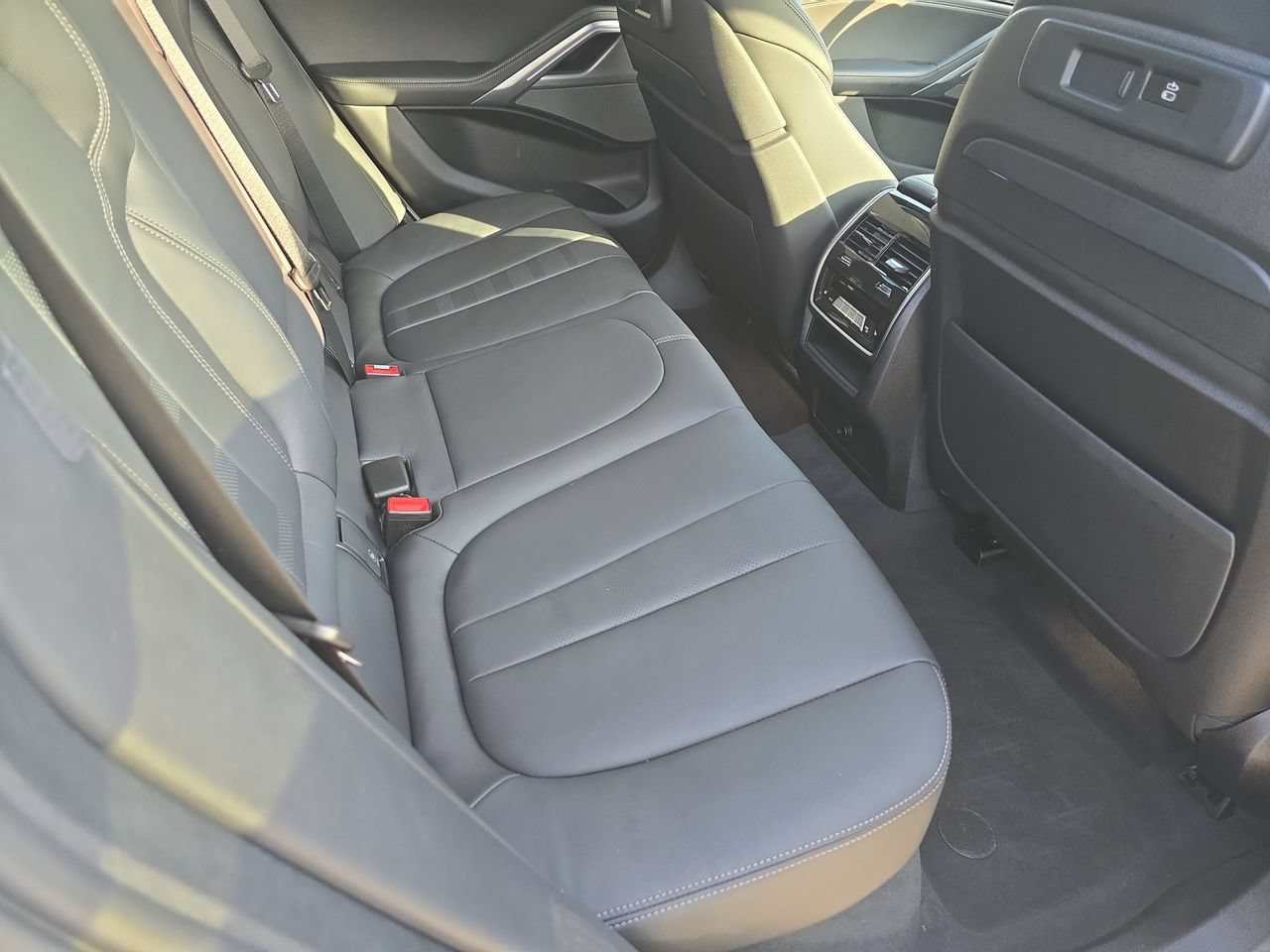 Used 2022 BMW X6 xDrive40i AWD/4WD image 29