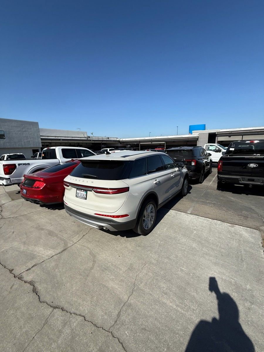 Used 2023 Lincoln Corsair FWD image 4