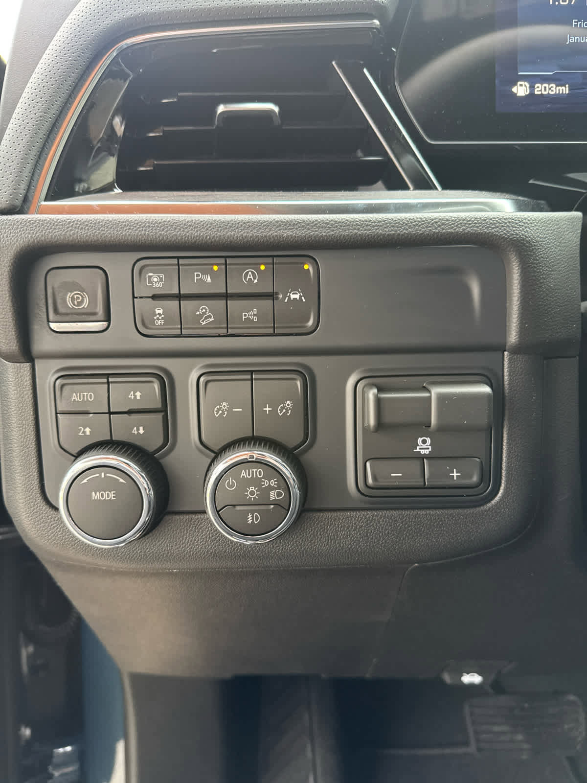 New 2026 Chevrolet Suburban Premier image 25