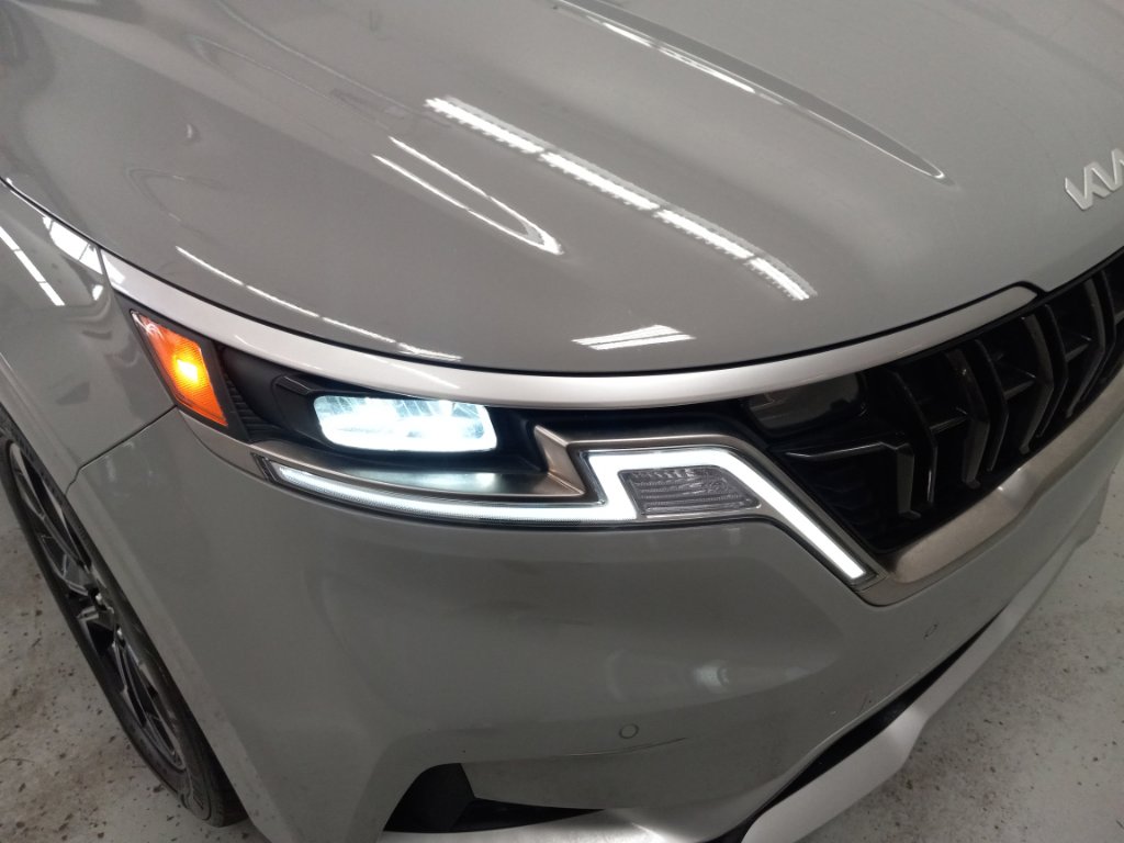 Used 2024 Kia Carnival EX image 5