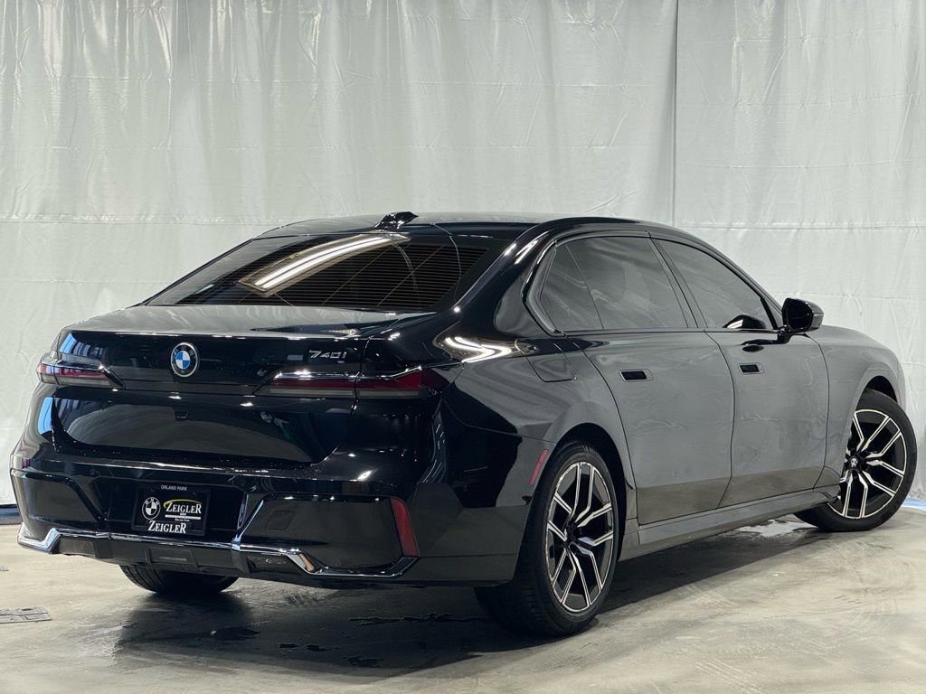 Used 2023 BMW 740i image 5