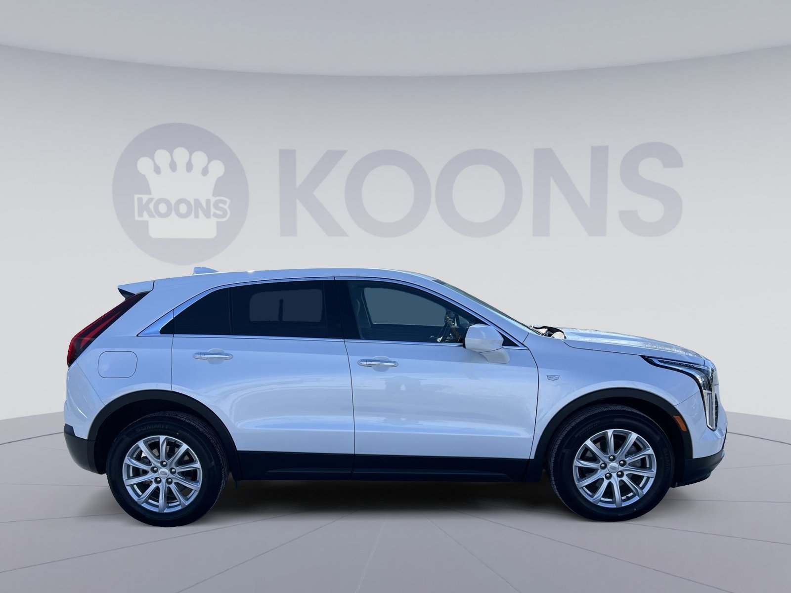 Used 2023 Cadillac XT4 Luxury w/ Cold Weather Package image 8