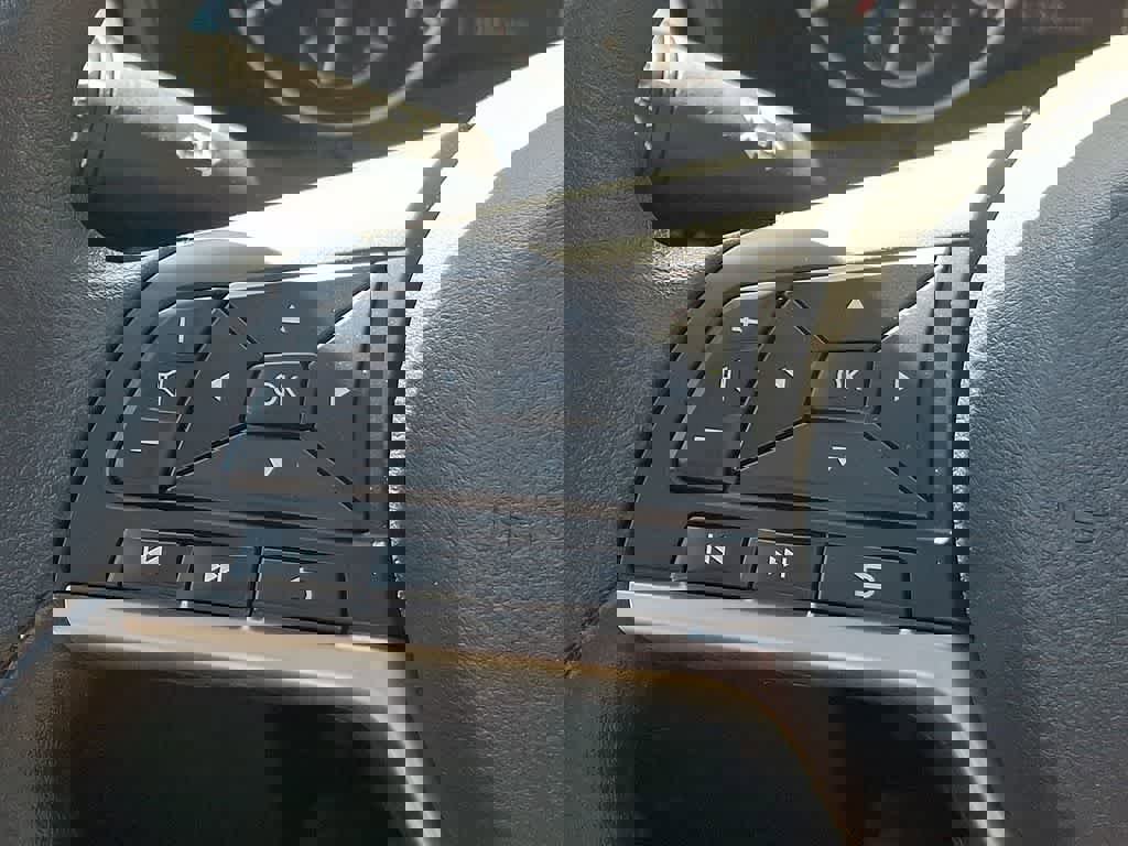 Used 2025 Nissan Altima 2.5 SV image 18