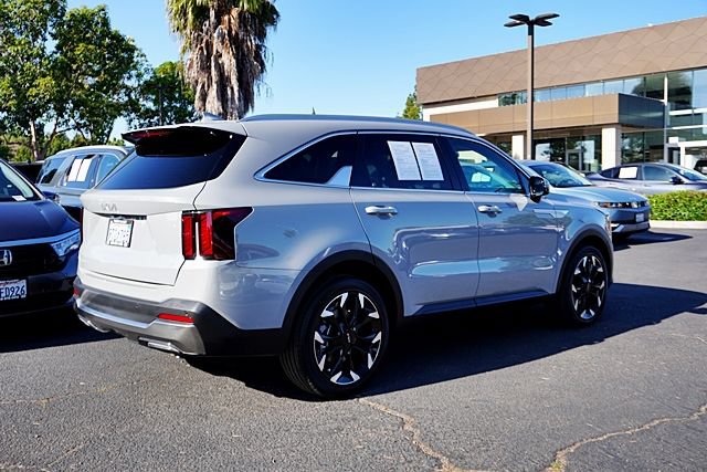 Used 2025 Kia Sorento EX w/ Panoramic Sunroof Package FWD image 8