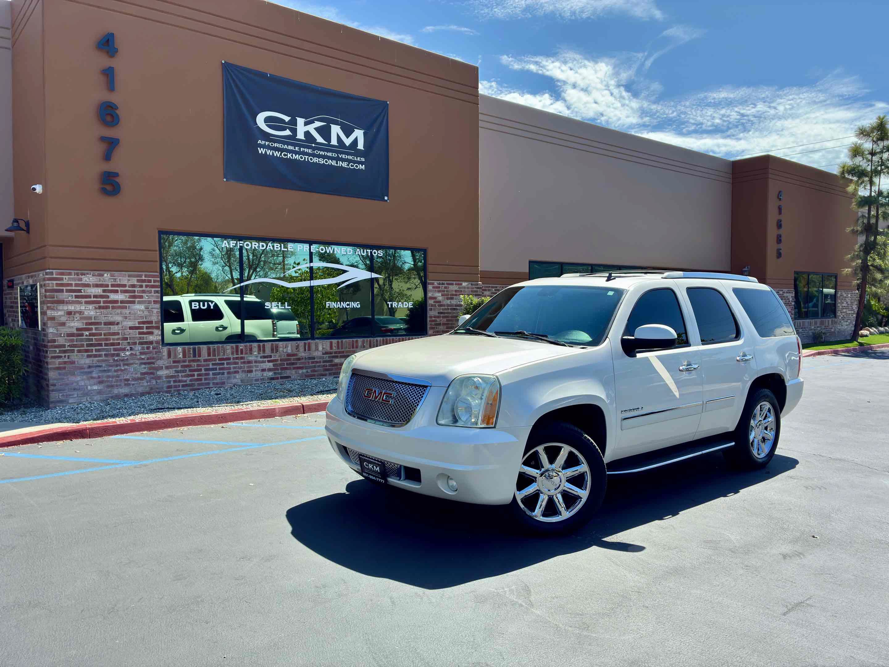 Used 2012 GMC Yukon Denali AWD/4WD image 2