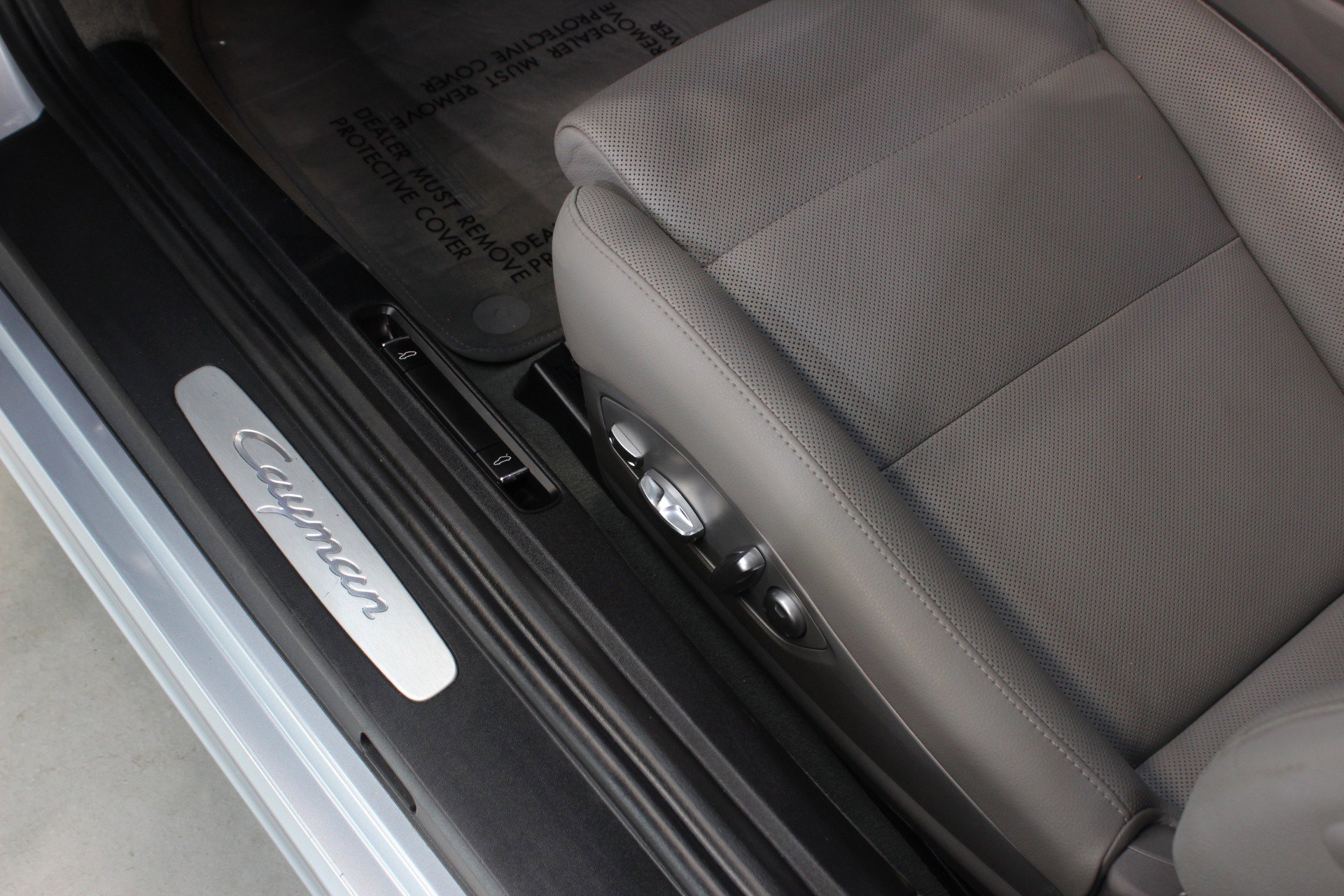 Used 2015 Porsche Cayman image 31