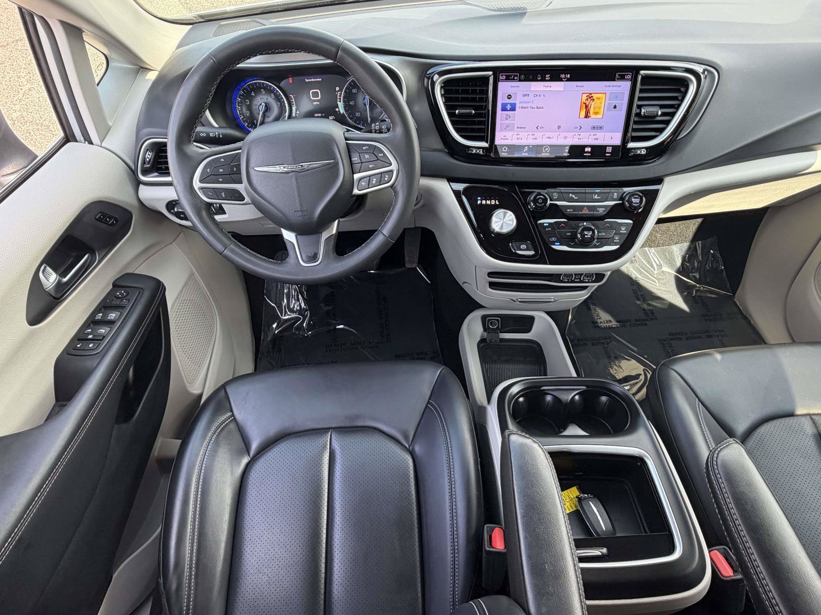 Used 2023 Chrysler Pacifica Touring-L FWD image 9