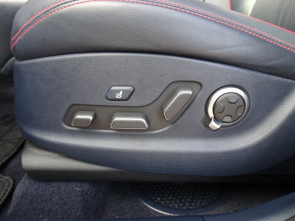 Used 2022 Genesis GV70 3.5T Sport AWD/4WD image 11
