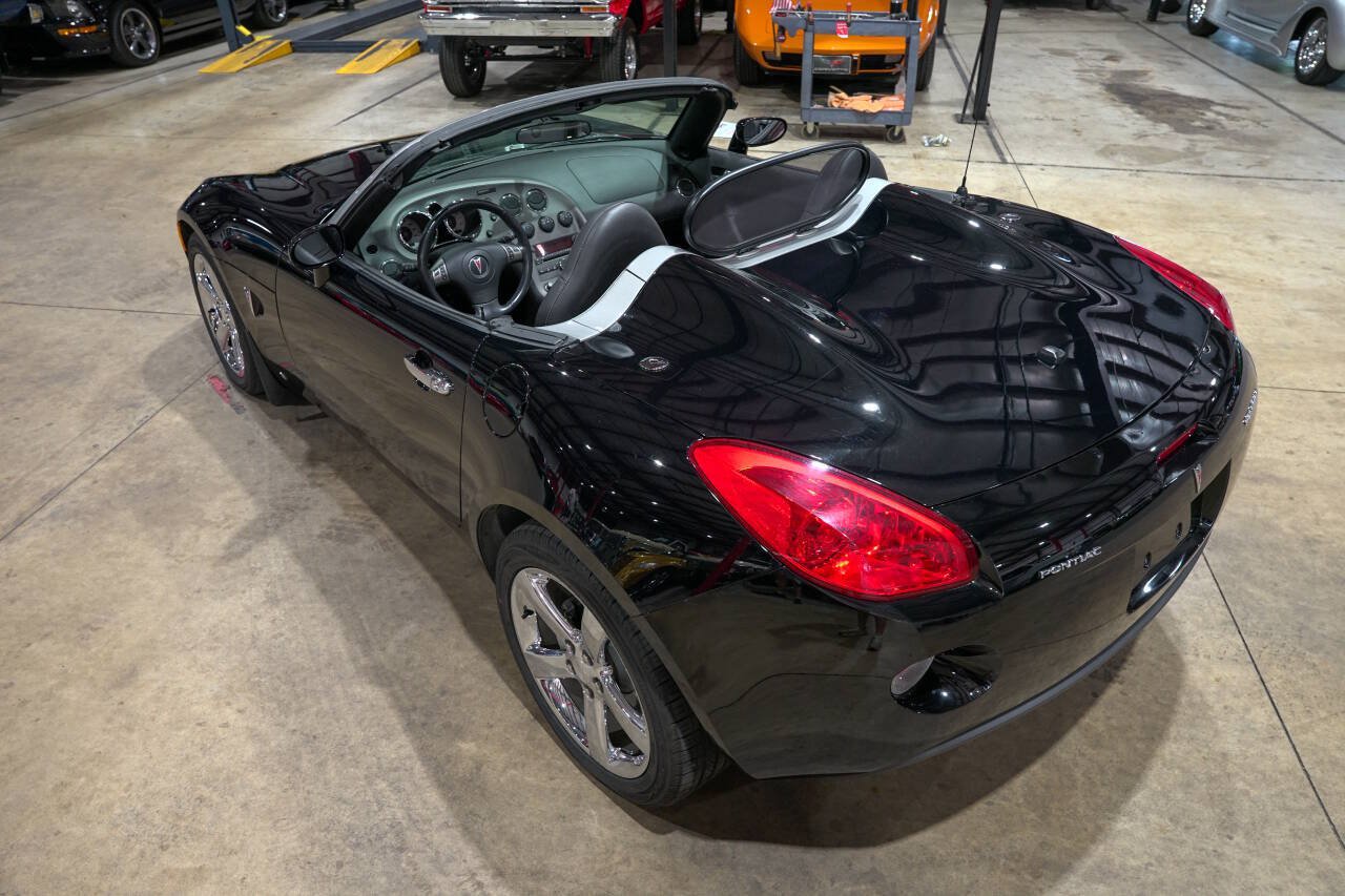 Used 2006 Pontiac Solstice Convertible w/ Premium Package RWD image 16