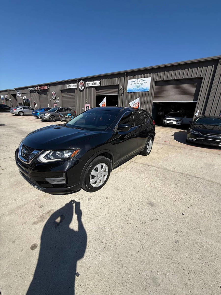 Used 2017 Nissan Rogue S image 3