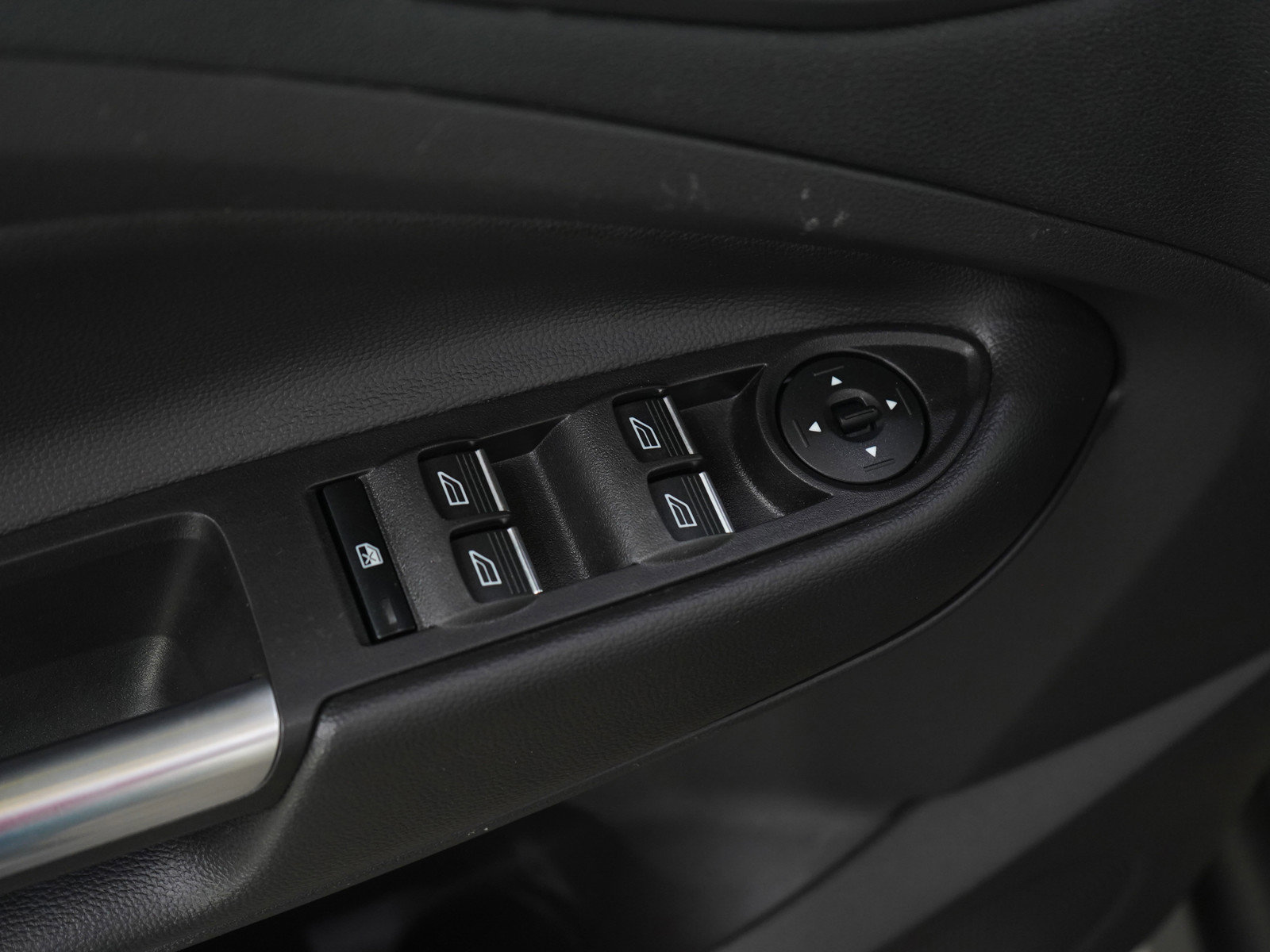 Used 2017 Ford C-MAX Titanium w/ Equipment Group 301A image 20