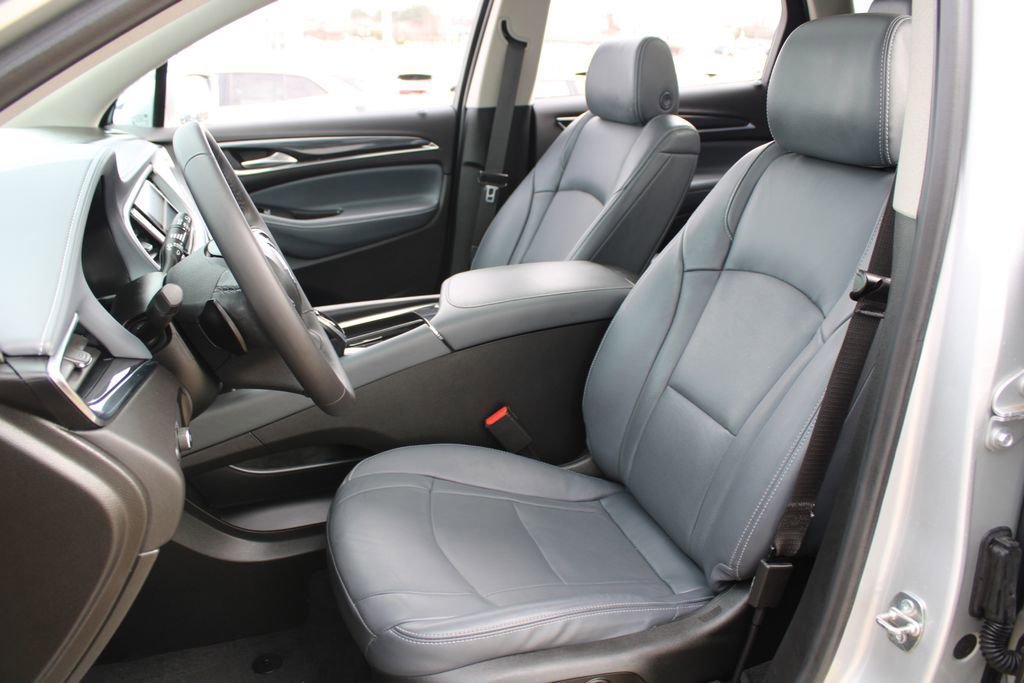 Used 2020 Buick Enclave Essence image 7