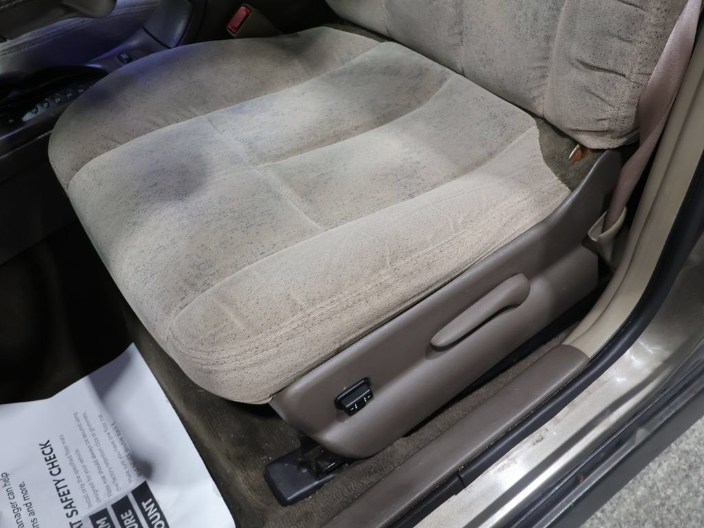 Used 2000 Oldsmobile Intrigue GL FWD image 12