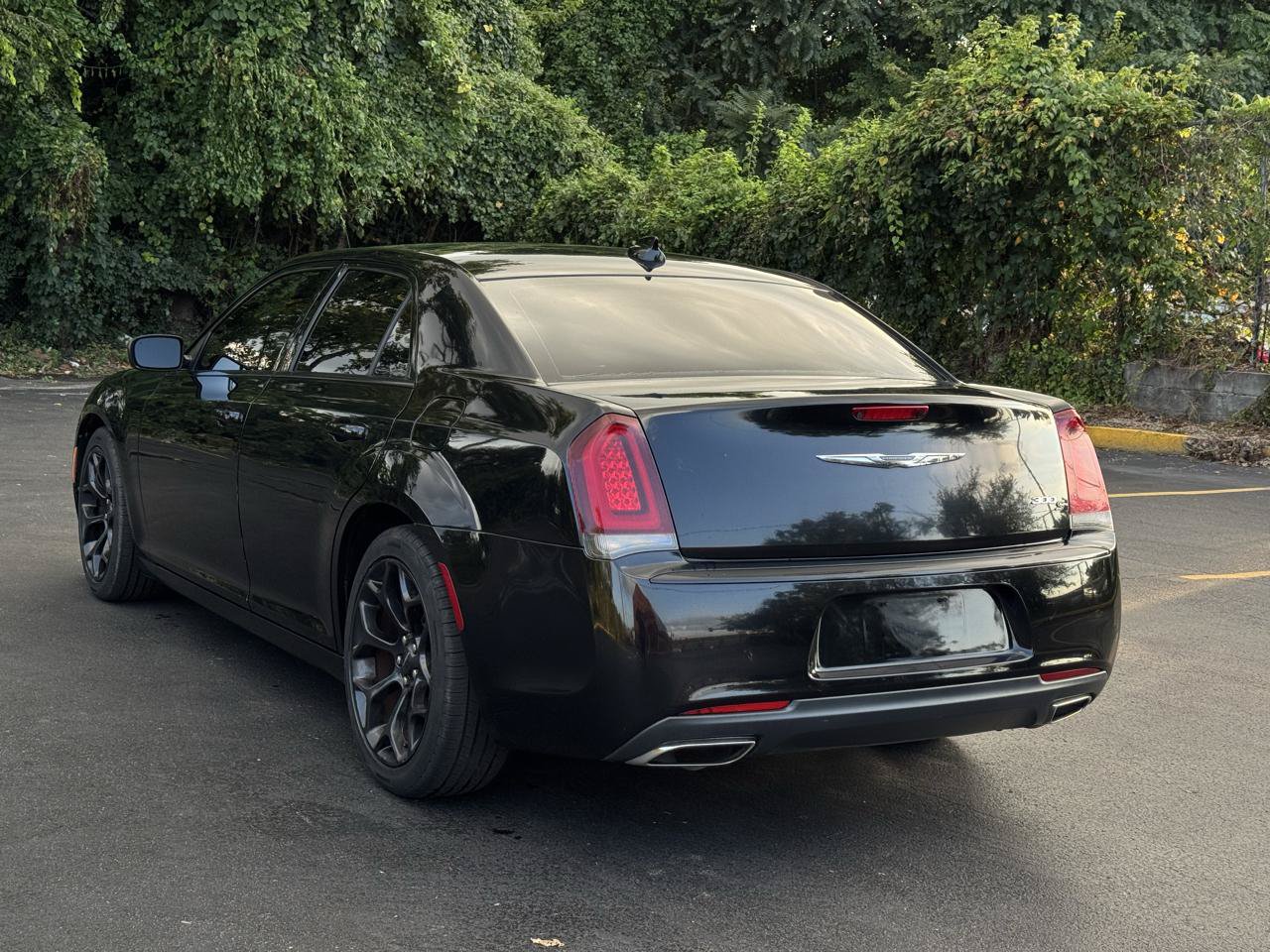 Used 2019 Chrysler 300 S RWD image 5