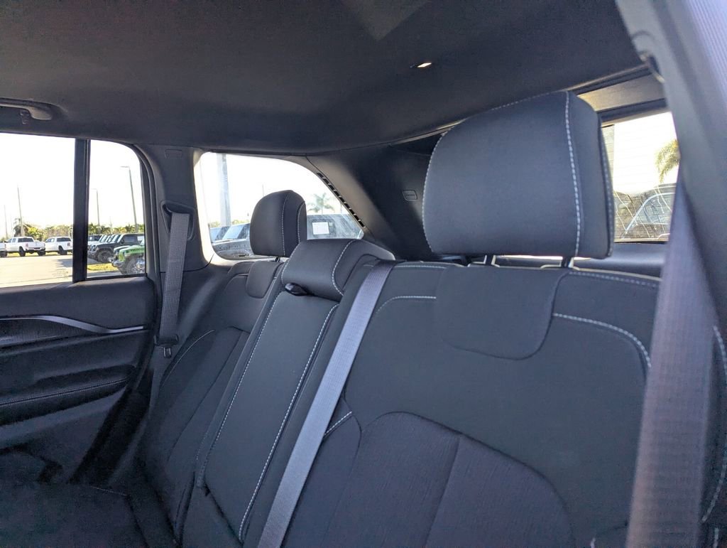 Used 2025 Jeep Grand Cherokee Laredo X w/ Trailer Tow Package image 17