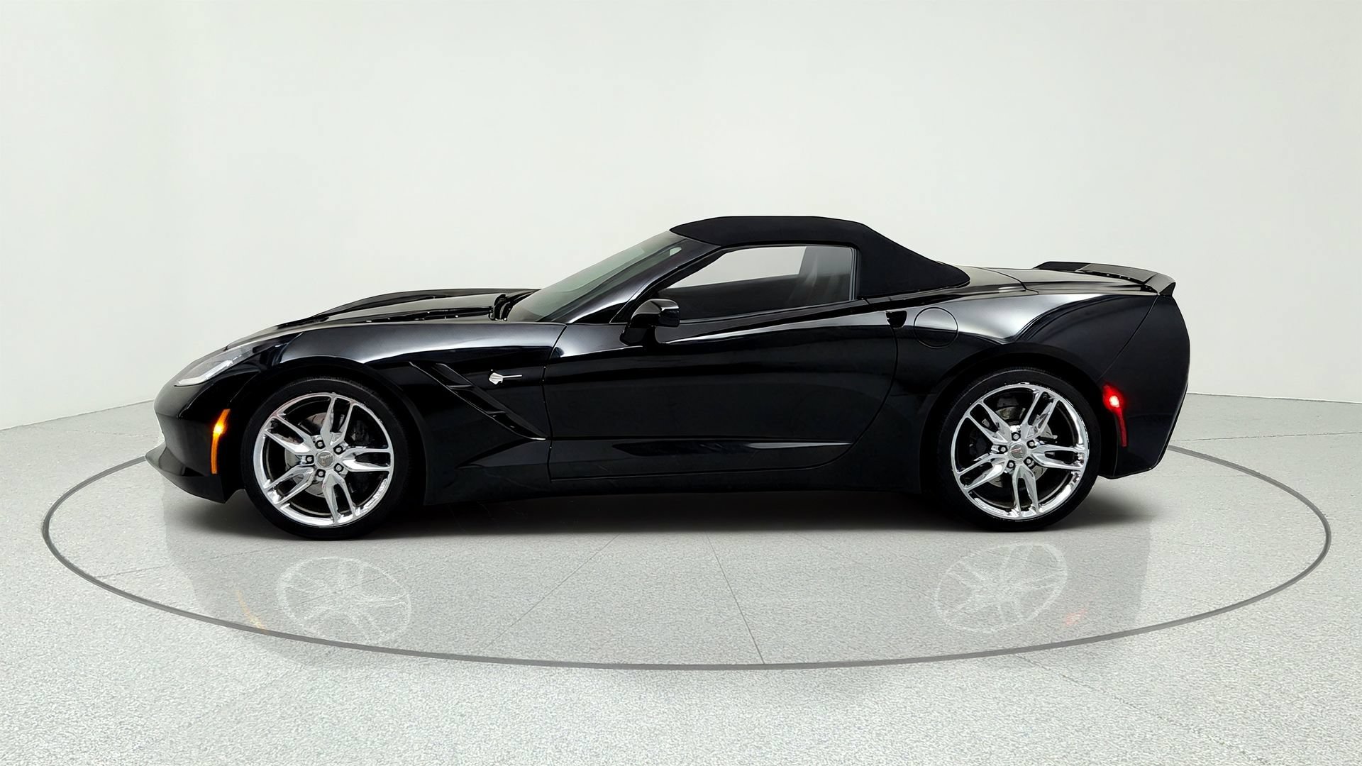Used 2014 Chevrolet Corvette Stingray Convertible w/ 3LT Preferred Equipment Group RWD image 2