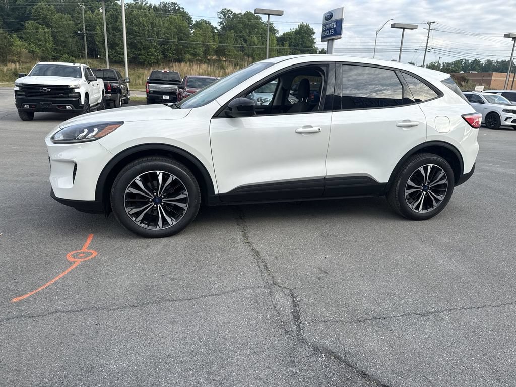Used 2022 Ford Escape SE w/ SE Sport Appearance Package AWD/4WD image 3