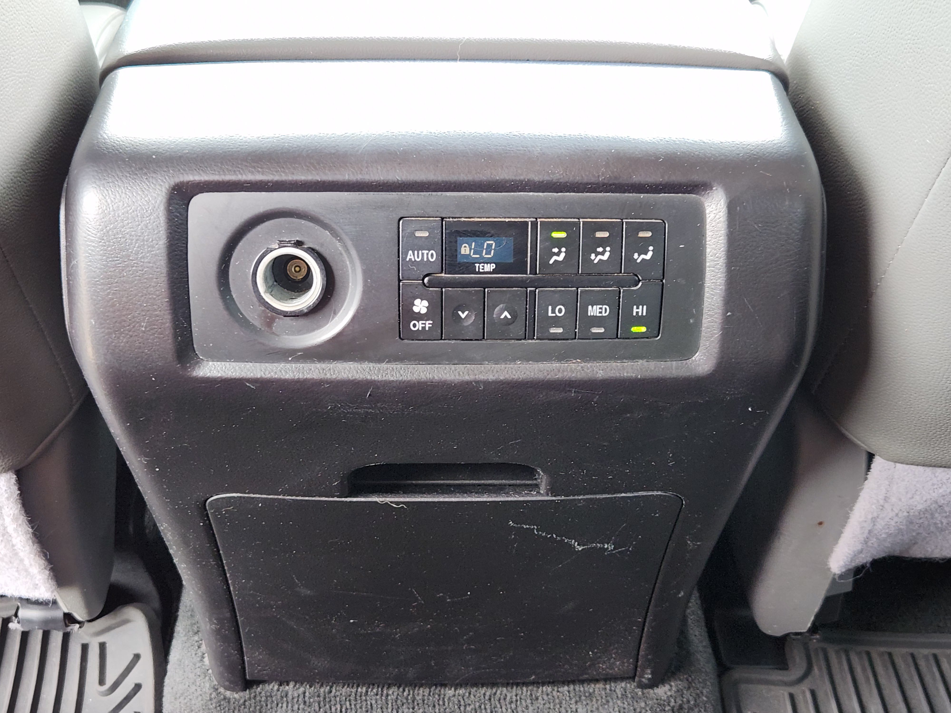 Used 2018 Toyota Sequoia SR5 RWD image 30