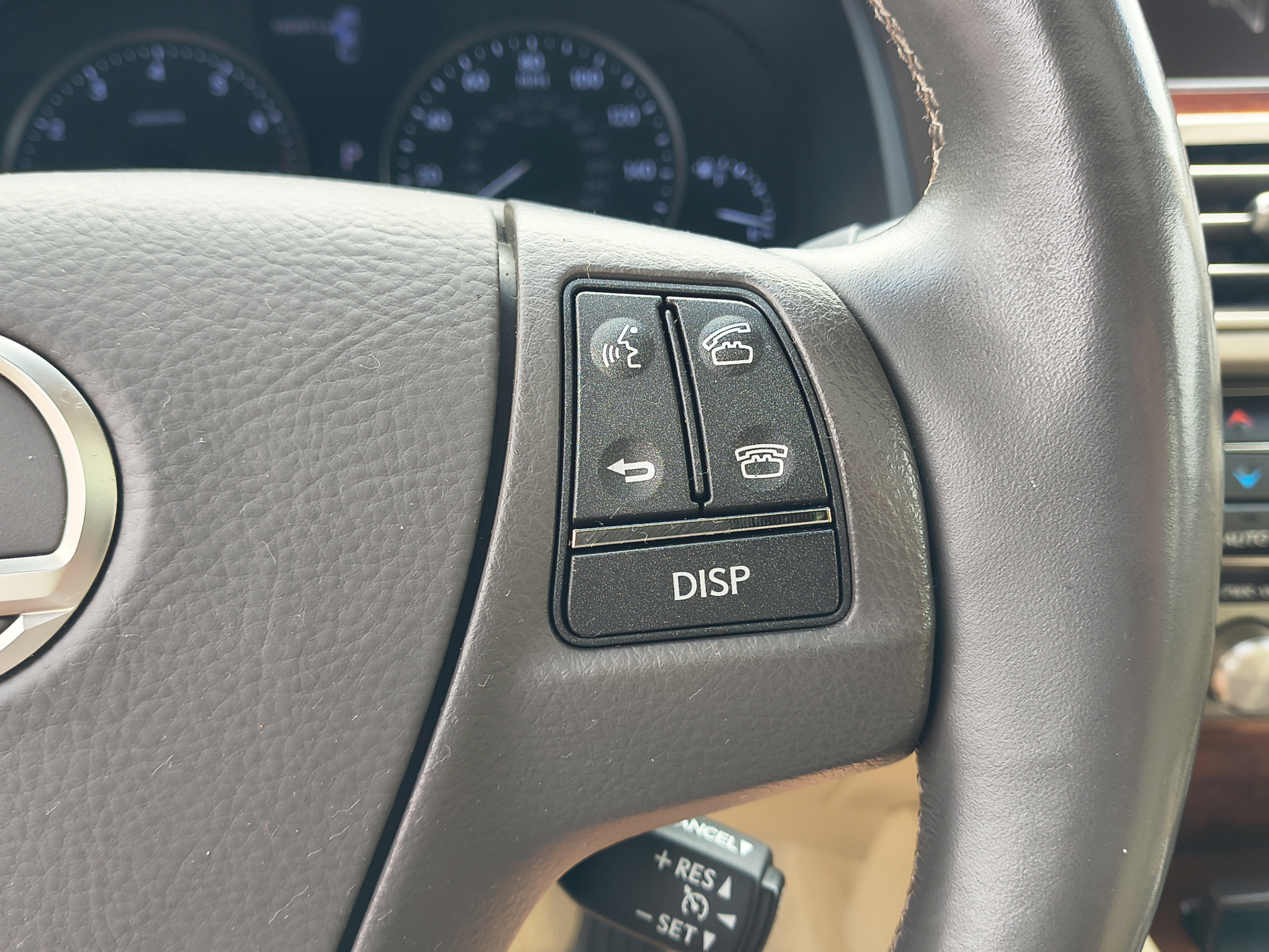 Used 2016 Lexus LS 460 w/ Comfort Package RWD image 31