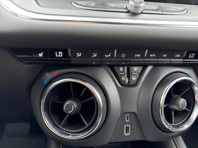Used 2024 Chevrolet Blazer LT w/ Convenience Package image 22