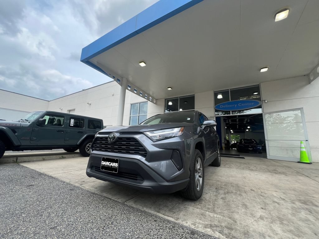 Used 2025 Toyota RAV4 XLE AWD/4WD image 32