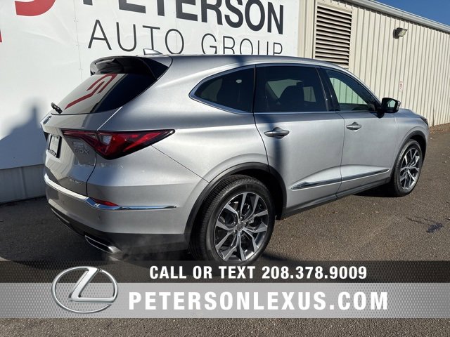 Used 2022 Acura MDX SH-AWD w/ Technology Package image 3