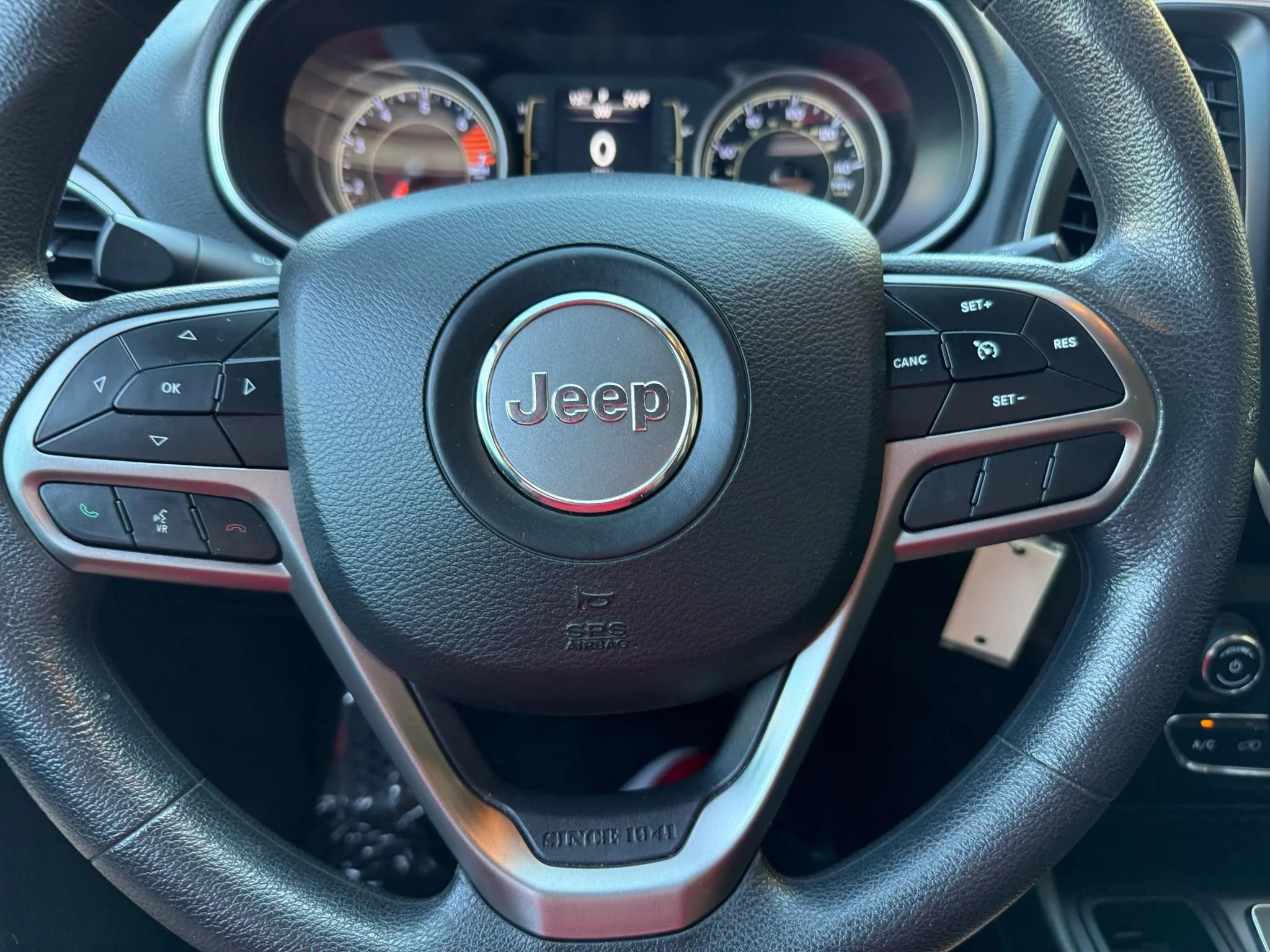 Used 2020 Jeep Cherokee Latitude image 11