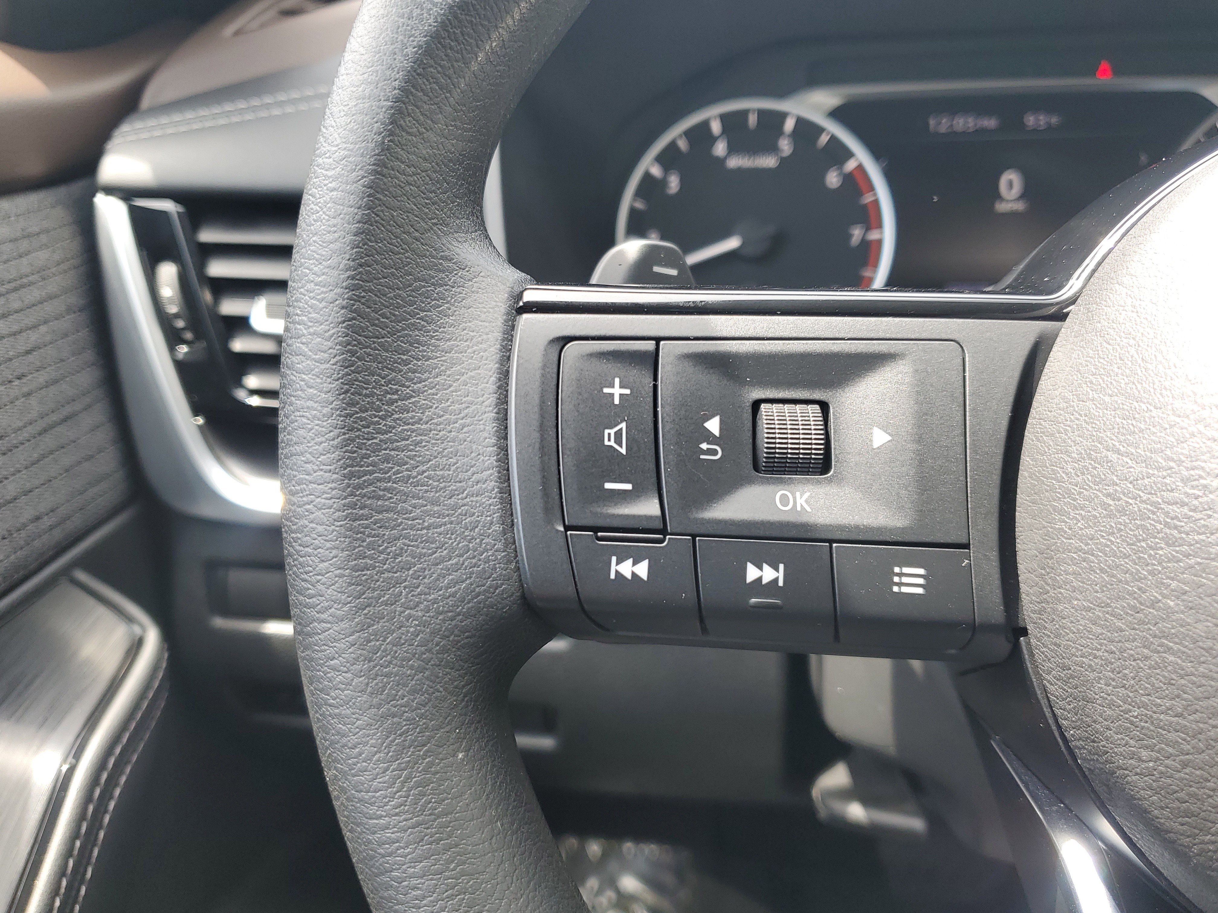 Certified 2021 Nissan Rogue SV image 18