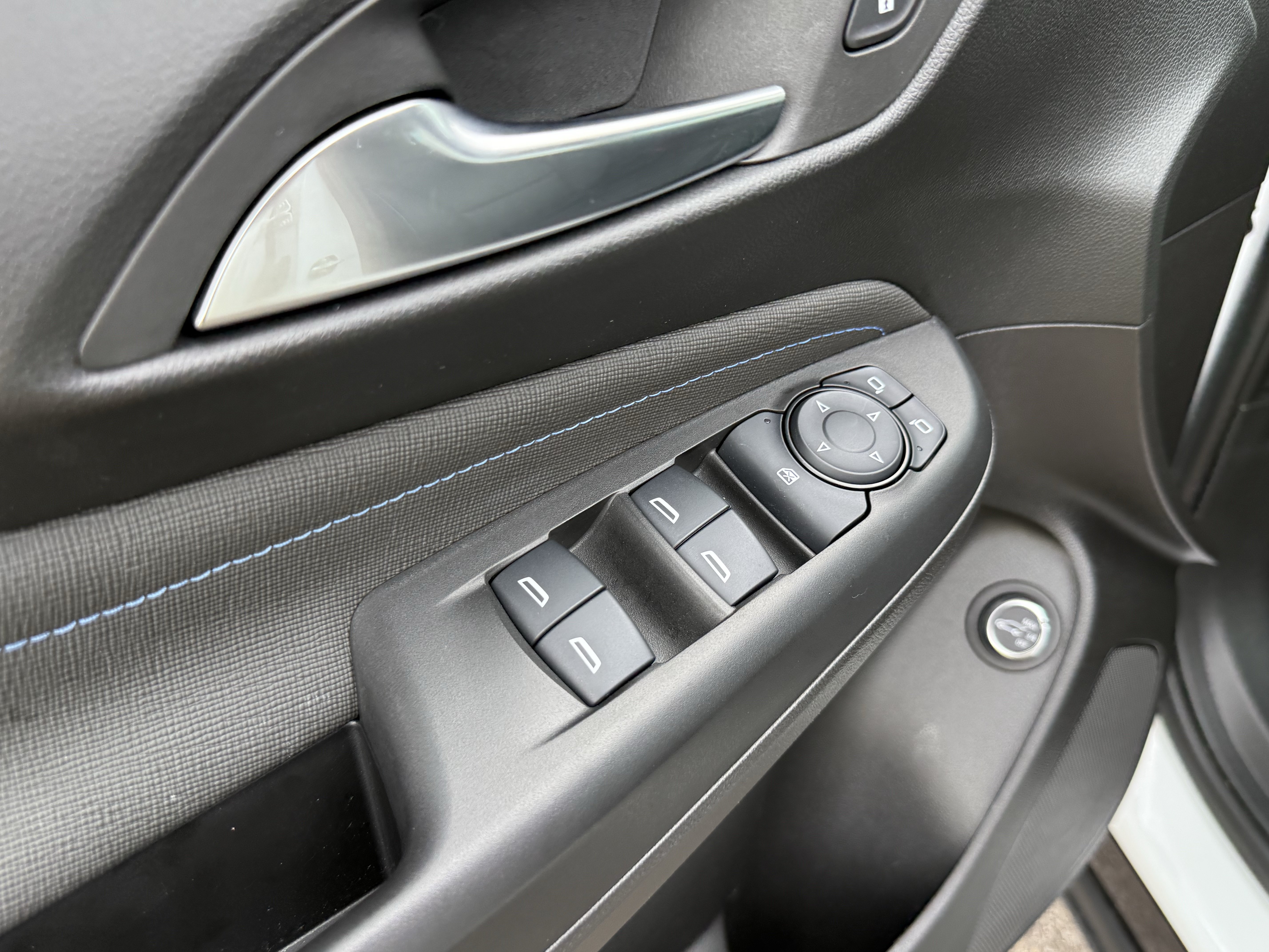 Used 2024 Buick Envista Sport Touring w/ Convenience I Package FWD image 11