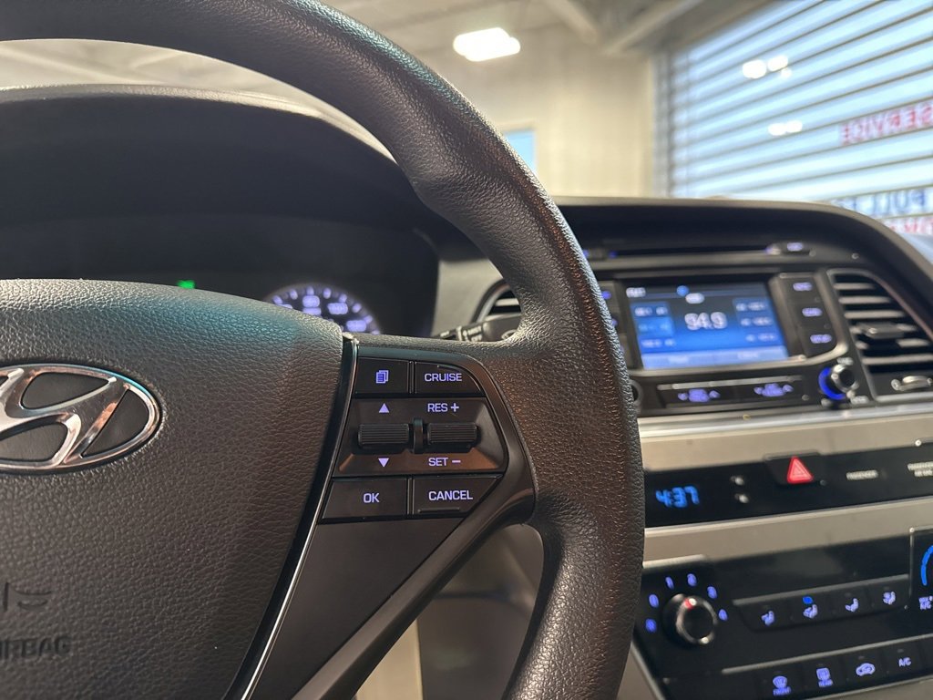 Used 2015 Hyundai Sonata SE w/ Option Group 09 image 17