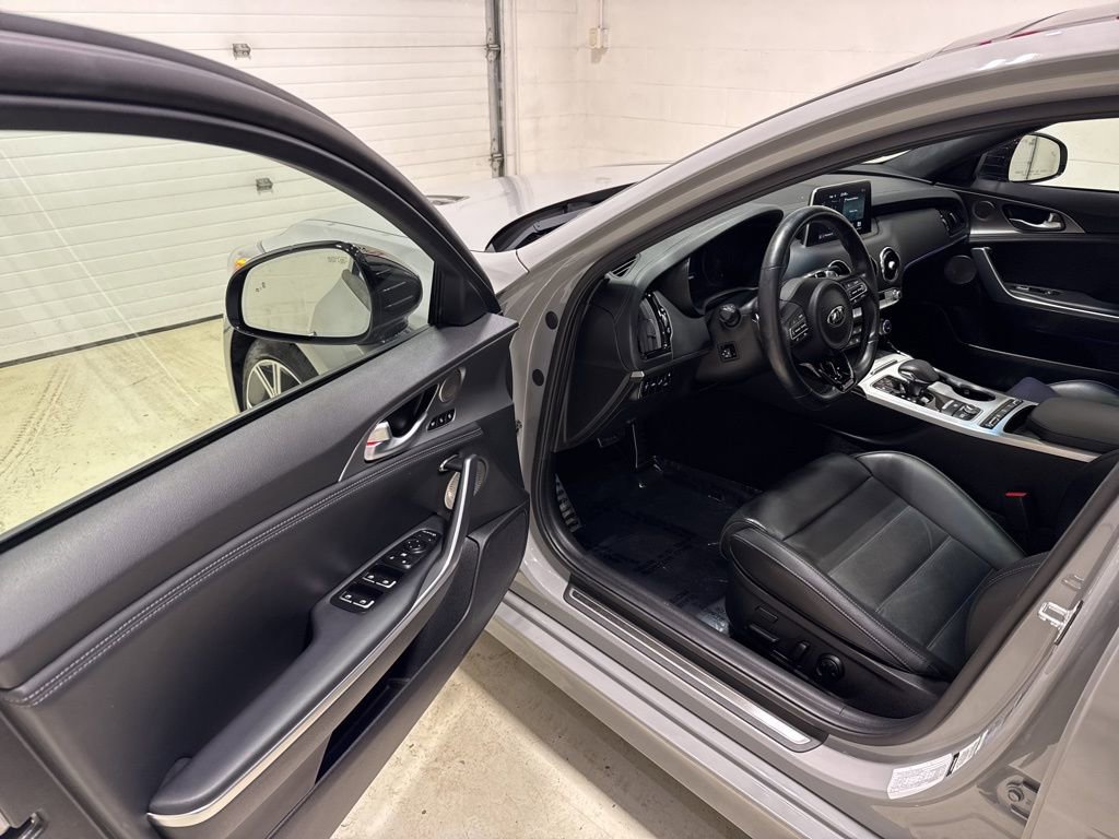 Used 2021 Kia Stinger GT2 image 9