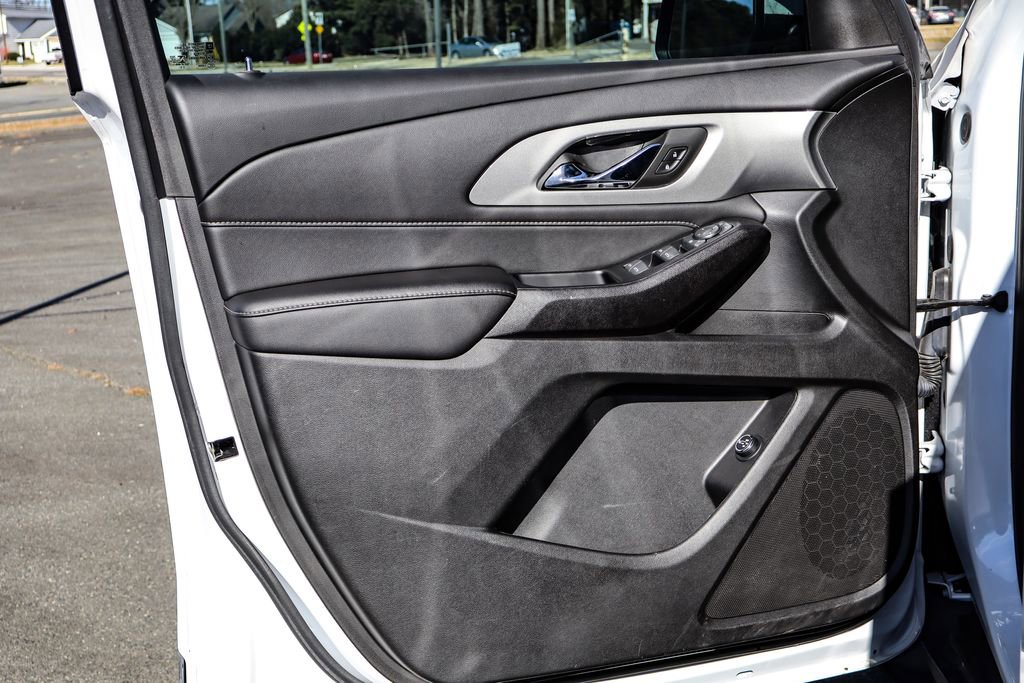 Used 2023 Chevrolet Traverse LT w/ LPO, Floor Liner Package image 39